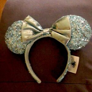 Disney Minnie Mouse ice blue/silver headband! Perfect condition!